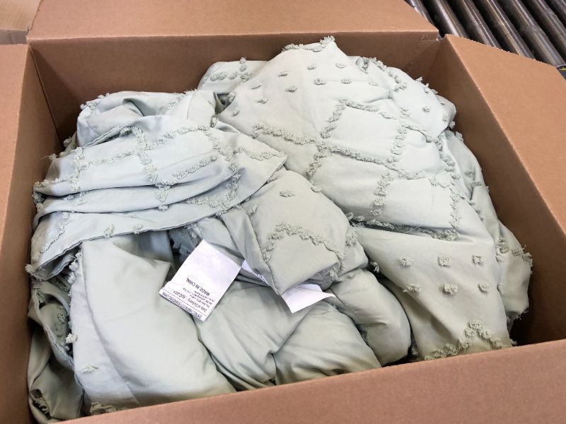 Photo 1 of green comforter 