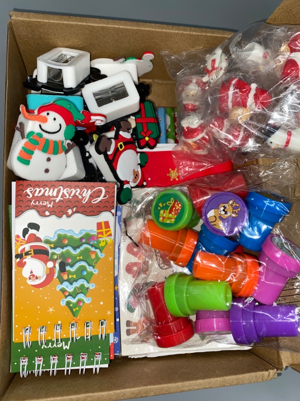 Photo 1 of 84Pcs Christmas School Stationery Set Party Favors Xmas Classroom Gift Exchange Prizes Stuffer Filler Decoration Bulk for Christmas Holiday Party Favor School Goodie Bag Carnival Supplies
