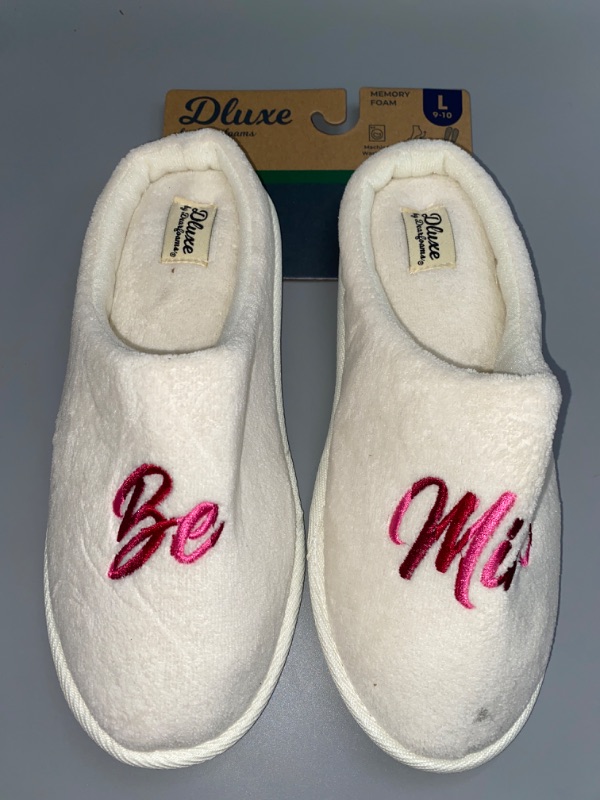 Photo 1 of Deluxe by Dearfoam - 'Be Mine' White Slippers - Size L (9-10)