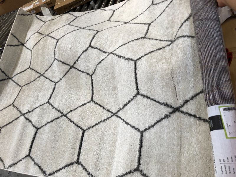 Photo 3 of Unique Loom Trellis Frieze Collection Area Rug - Geometric (6' x 4', Ivory/ Gray)
