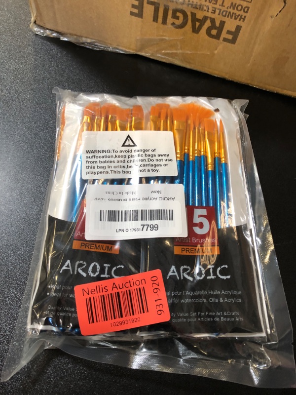 Photo 1 of 12 pack paint brushes 