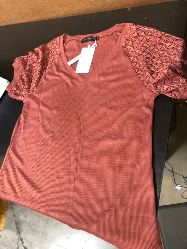 Photo 1 of Merokeety size large t shirt 