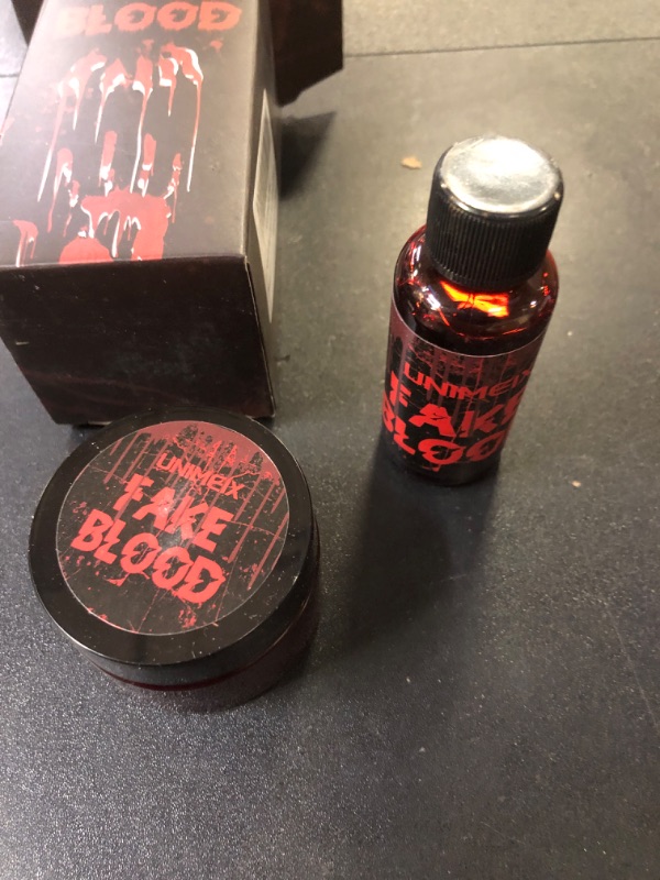 Photo 2 of 1 OZ Fake Blood Makeup Kit Fake Blood Gel Washable Sfx Makeup for Clothes Mouth Eyes?Stage Blood for Halloween Zombie Vampire Cosplay Party