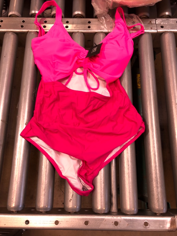 Photo 1 of  Women's 2 Piece Swimsuit Bathing Suit
 SIZE MEDIUM (PINK)