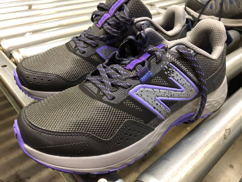Photo 1 of NEW BALANCE SHOES
WOMENS 9