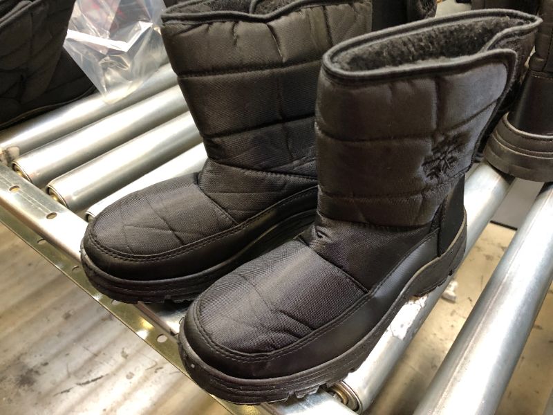 Photo 1 of SNOW BOOTS
WOMENS 10
