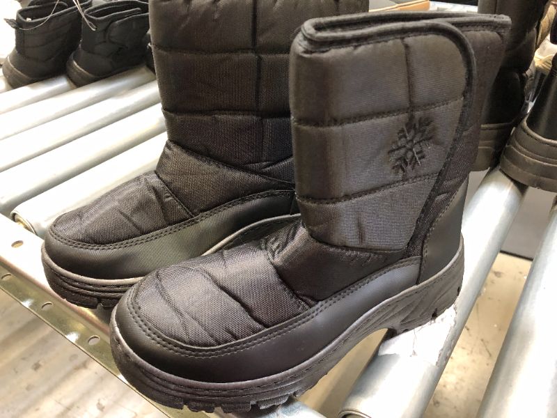 Photo 1 of SNOW BOOTS
WOMENS 7