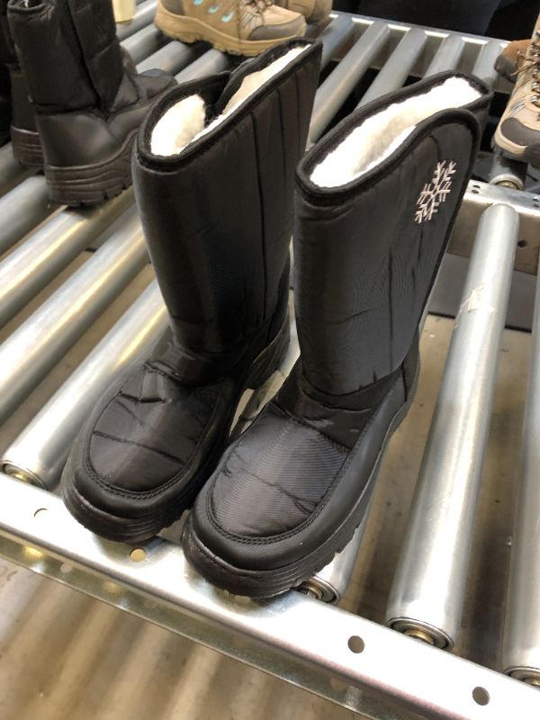 Photo 1 of SNOW BOOTS
WOMENS 7