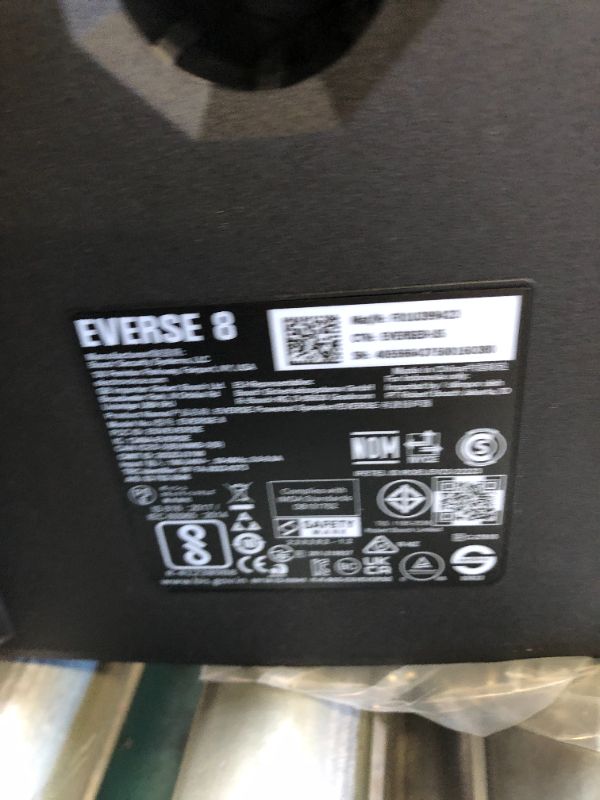 Photo 4 of Electro-Voice EVERSE 8 8" 2-Way Battery Powered Loudspeaker with Bluetooth, Automatic Feedback Suppression, and Music Ducking, Black
