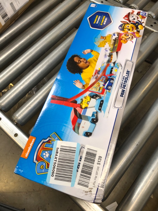 Photo 2 of Paw Patrol, Launch’N Haul PAW Patroller, Transforming 2-in-1 Track Set for True Metal Die-Cast Vehicles Launch'n Haul Set (Closed Packaging)