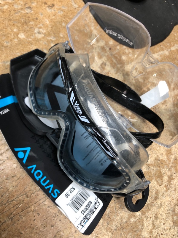 Photo 2 of Aquasphere Vista XP Unisex Adult Swim Mask - Distortion Free Vision - Perfect for the Open Water Swimmer and Triathlon Training | Smoke Lens, Transpar
