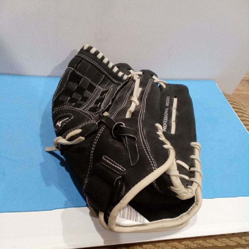Photo 1 of **thread missing**
Mizuno 14" Black Pro RH Throw Performance Baseball Softball Glove GSH1403 Shadow
