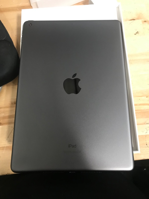 Photo 5 of Apple iPad 10.2-inch Wi-Fi 64GB (2021, 9th Generation) - Space Gray
