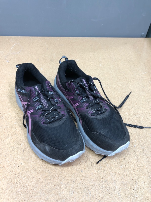 Photo 1 of ASICS GEL VENTURE 9 SHOES
SIZE 8