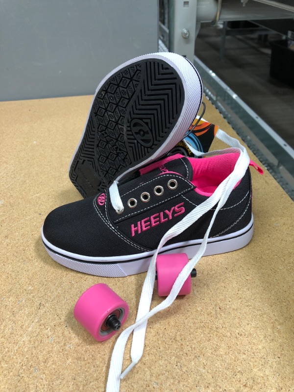 Photo 2 of Heelys GR8 PRO 20 Girls' Skate Shoes
SIZE 1 YOUTH 