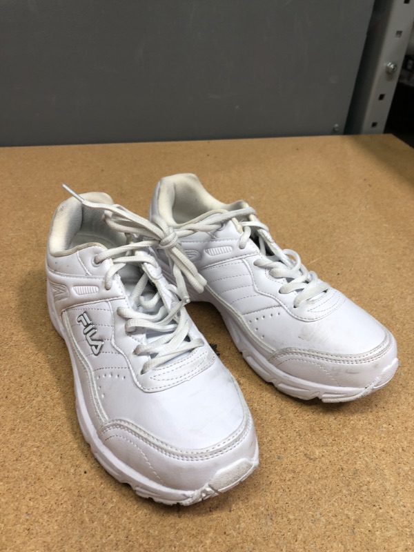 Photo 1 of FILA WOMEN'S WHITE SNEAKERS
SIZE 8 W