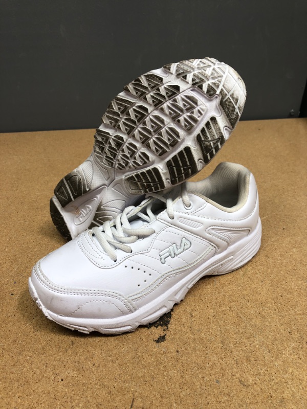 Photo 1 of FILA WOMEN'S WHITE SNEAKERS
SIZE 8 W