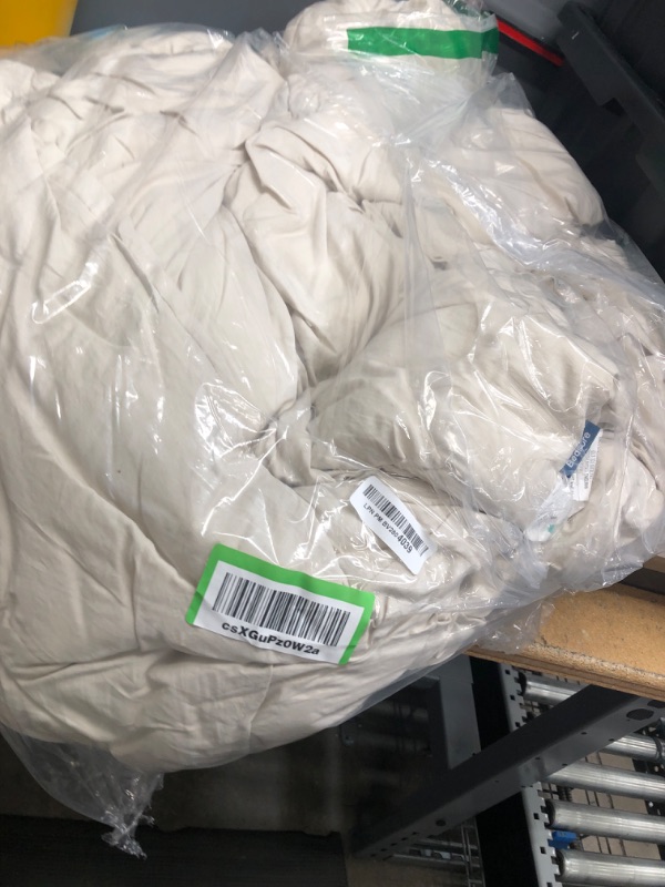 Photo 2 of **NEEDS TO BE WASHED**
Bedsure California King Comforter Set, Beige Soft Prewashed Bed Comforter for All Seasons, 3 Pieces Warm Bedding Sets, 1 Lightweight Comforter (104"x96") and 2 Pillowcases (20"x36") California King 01 - Beige