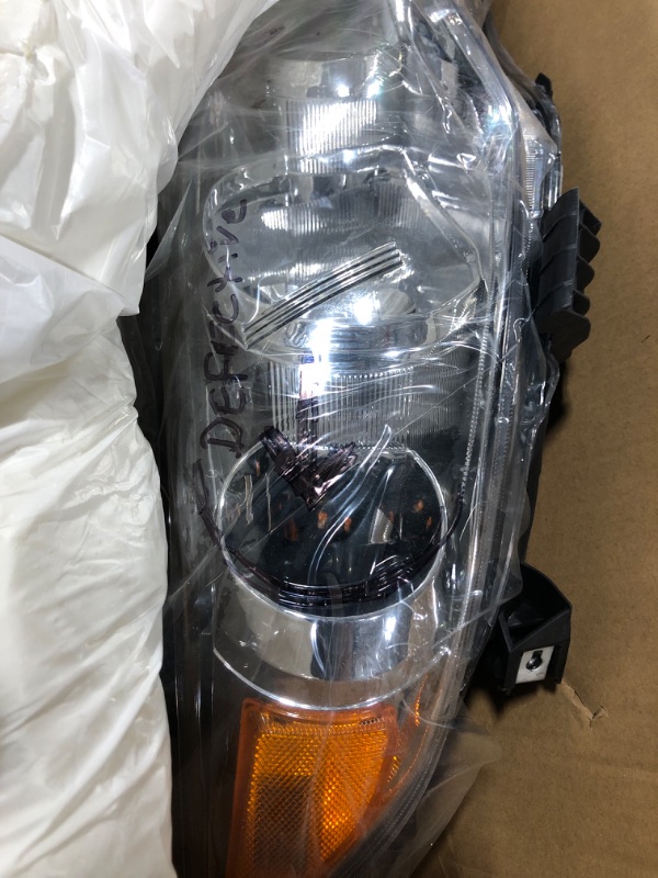 Photo 3 of ** use for parts, note that passanger headlight is defective**
Genful Headlight Assembly compatible with 2011-2013 Toyota Corolla 2011 2012 2013 Toyota Corolla Left and Right?Chrome Housing Amber Reflector?