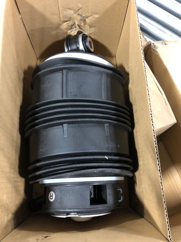 Photo 4 of ** left air spring has damage**
LUFASODERLING Rear Left Right Air Suspension Spring Bag Compatible with Mercedes Benz W211 W219 2003-2011 E350 E550 E55 AMG CLS350 CLS500 CLS550 CLS55 AMG 2113200725 2113200825(W/O ABC & 4MATIC)