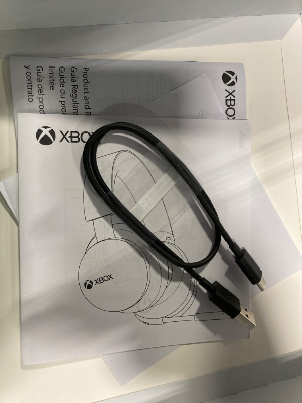 Photo 8 of Xbox Wireless Headset – Xbox Series X|S, Xbox One, and Windows 10 Devices