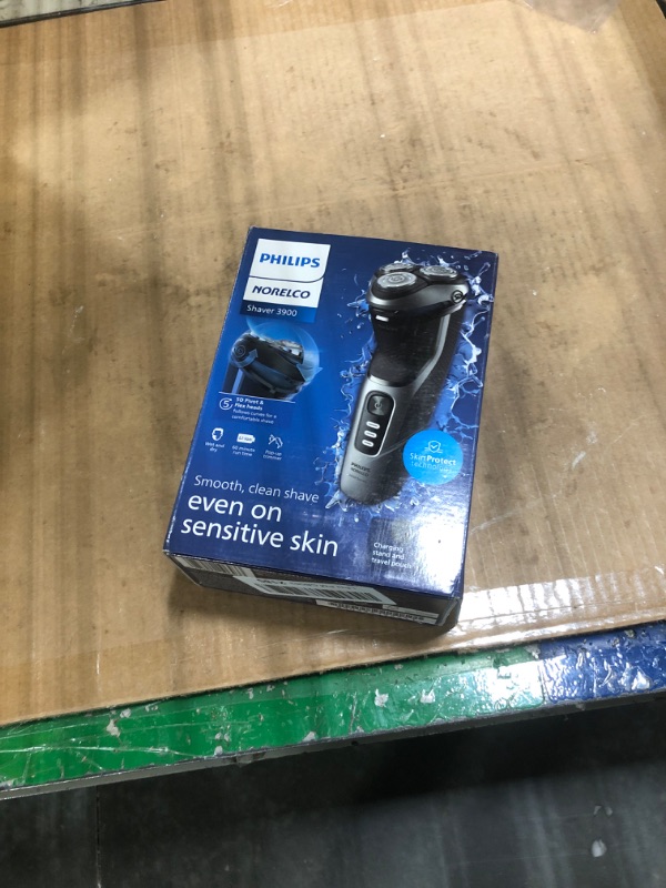 Photo 2 of Philips Norelco Shaver 3900, Rechargeable Wet & Dry Shaver with Pop-up Trimmer, Charging Stand and Storage Pouch, S3341/92 ***DULL BLADE***