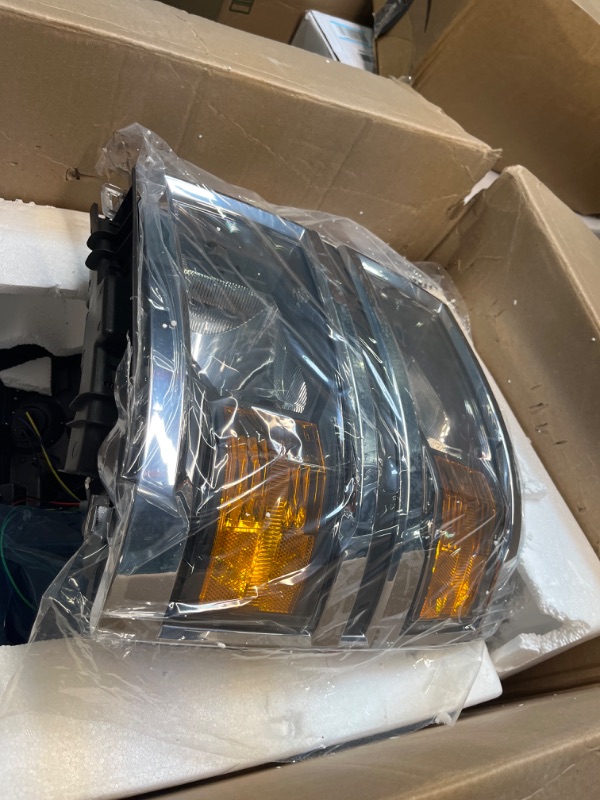 Photo 4 of ****DAMAGED BRACKET/HARDWARE// SOLD AS PARTS ALL SALES FINAL**** 
for 2014 2015 Chevy Silverado 1500 Headlight Assembly Halogen Factory OE Style Chrome Housing with Amber Reflector Left and Right Pair OE Replacement A-Chrome Housing Amber Reflector Clear 