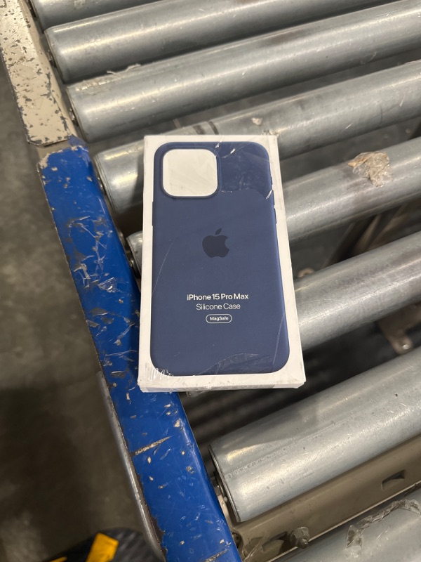 Photo 3 of ****USED***CRACKED AT THE TOP RIGHT CORNER***Play Video
Click to see more videos
Apple iPhone 15 Pro Max Silicone Case with MagSafe - Storm Blue