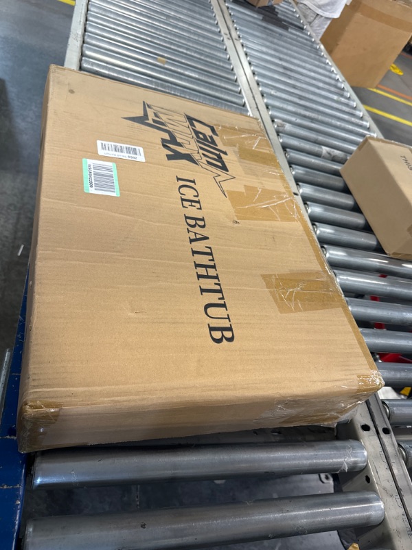 Photo 1 of CalmMax Oval Ice Bath 2.0 with Inflatable Neck Rest Ring for Athletes XL Portable Cold Plunge Tub for Cold Water Therapy Ice Baths at Home - 101 Gal Capacity?IB003) Black