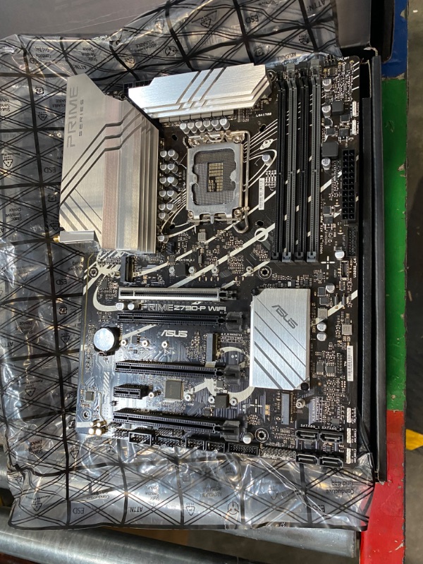 Photo 4 of MSI MEG Z790 ACE MAX Gaming Motherboard (Supports 12th/13th/14th Gen Intel Processors, LGA 1700, DDR5, PCIe 5.0, M.2, 2.5Gbps LAN, USB 3.2 Gen2, Wi-Fi 7, Thunderbolt, E-ATX)