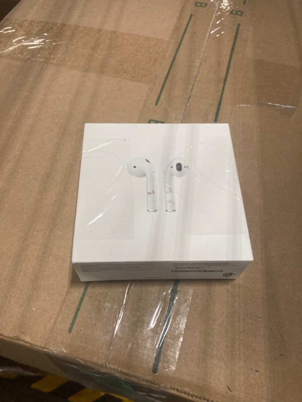 Photo 4 of Apple AirPods (2nd Generation) Wireless Ear Buds, Bluetooth Headphones with Lightning Charging Case Included, Over 24 Hours of Battery Life, Effortless Setup for iPhone
 ** used ** 