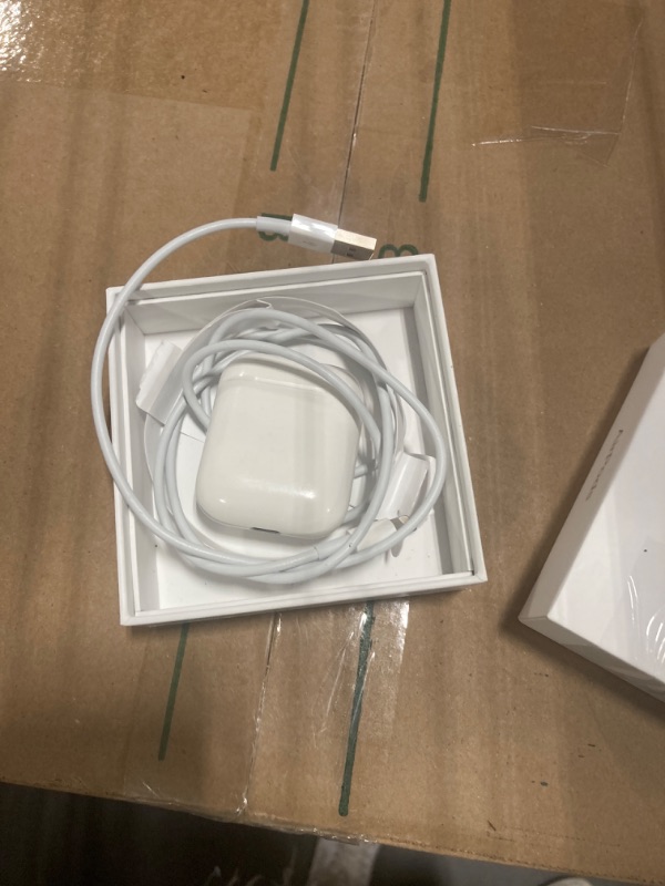 Photo 2 of Apple AirPods (2nd Generation) Wireless Ear Buds, Bluetooth Headphones with Lightning Charging Case Included, Over 24 Hours of Battery Life, Effortless Setup for iPhone
 ** used ** 