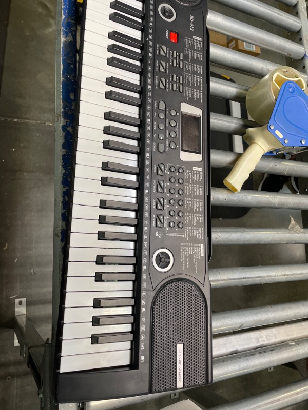 Photo 2 of 61 keys piano keyboard