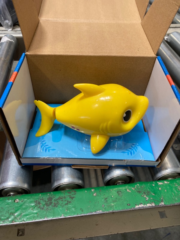 Photo 3 of ****USED*** Robo Alive Junior Baby Shark New Silicon Fins Version Singing and Swimming Baby Shark (Yellow) by ZURU