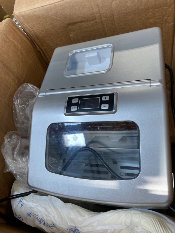 Photo 4 of ****USED** FRIGIDAIRE EFIC452-SS 40 Lbs Extra Large Clear Maker, Stainless Steel, Makes Square Ice
