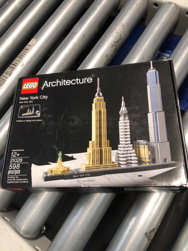 Photo 3 of ***FACTORY SEALED***LEGO Architecture New York City Skyline Building Set 21028