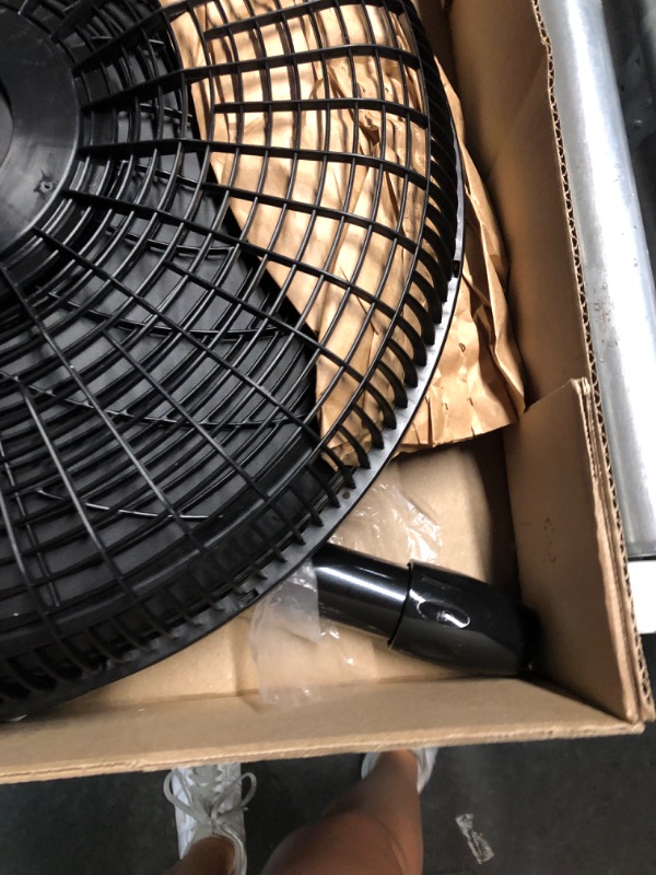 Photo 4 of ***USED CAN BE USE FOR PARTS ONLY***Lasko Oscillating Pedestal Fan, Adjustable Height, 3 Speeds, for Bedroom, Living Room, Home Office and College Dorm Room, 18", Black, 1827