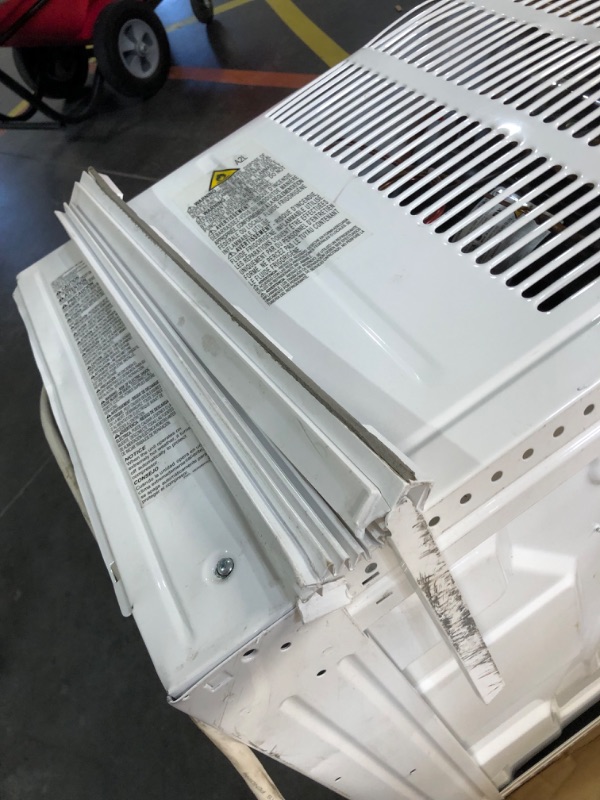 Photo 5 of ***USED - MAJOR DAMAGE - UNTESTED - SEE COMMENTS***
LG 24,500 BTU 208/230-Volt Window Air Conditioner Cools 1,550 Sq. Ft. with Remote in White