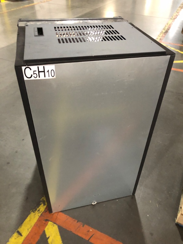 Photo 5 of (parts only)(no returns)
EUHOMY Commercial Ice Maker Machine, 100lbs/24H Stainless Steel Under Counter ice Machine with 33lbs Ice Storage Capacity, Freestanding Ice Maker.

machine component missing only bottom half!