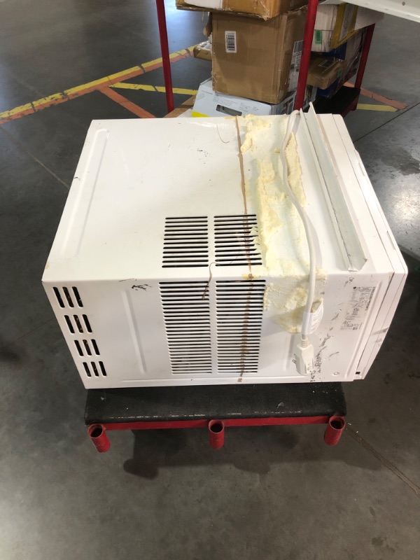 Photo 3 of **NONREFUNDABLE**FOR PARTS OR REPAIR**SEE NOTES**
LG 18,000 BTU Window Air Conditioner with Heat, 230/208V, Cools 1,000 Sq.Ft