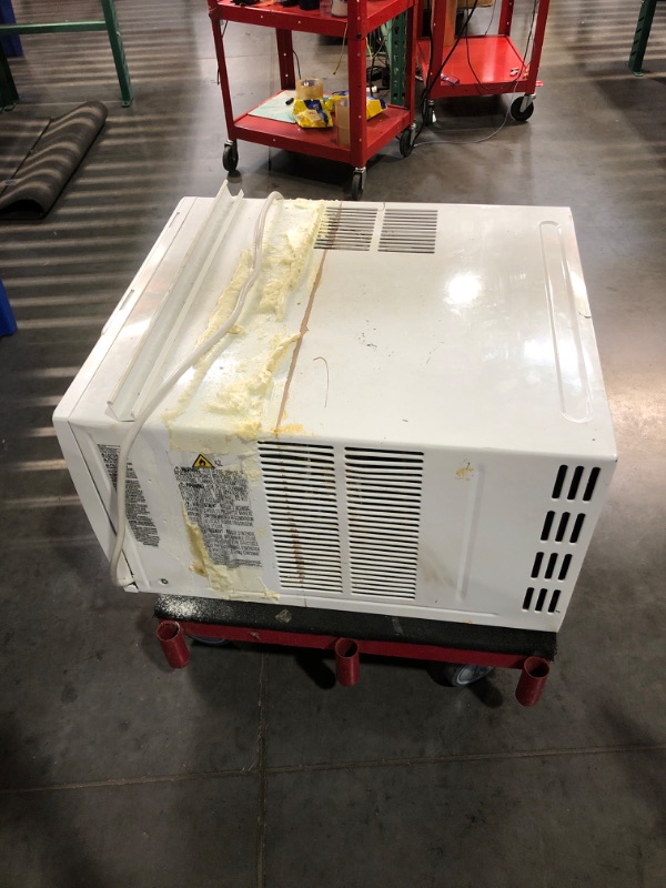 Photo 5 of **NONREFUNDABLE**FOR PARTS OR REPAIR**SEE NOTES**
LG 18,000 BTU Window Air Conditioner with Heat, 230/208V, Cools 1,000 Sq.Ft