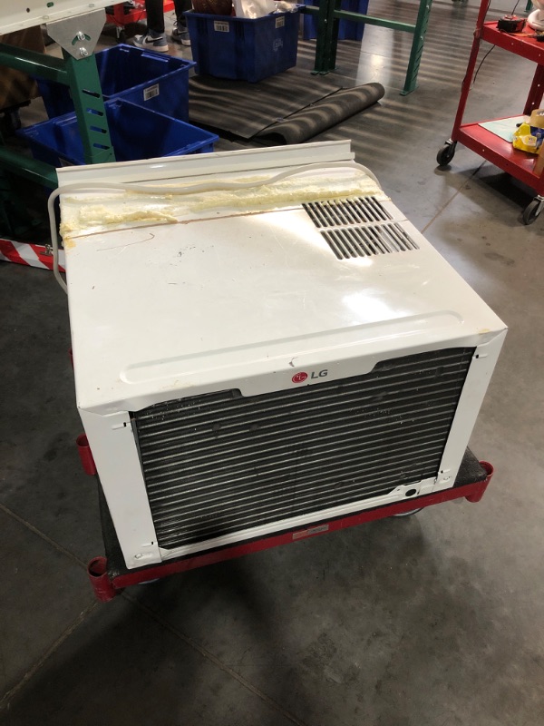 Photo 4 of **NONREFUNDABLE**FOR PARTS OR REPAIR**SEE NOTES**
LG 18,000 BTU Window Air Conditioner with Heat, 230/208V, Cools 1,000 Sq.Ft