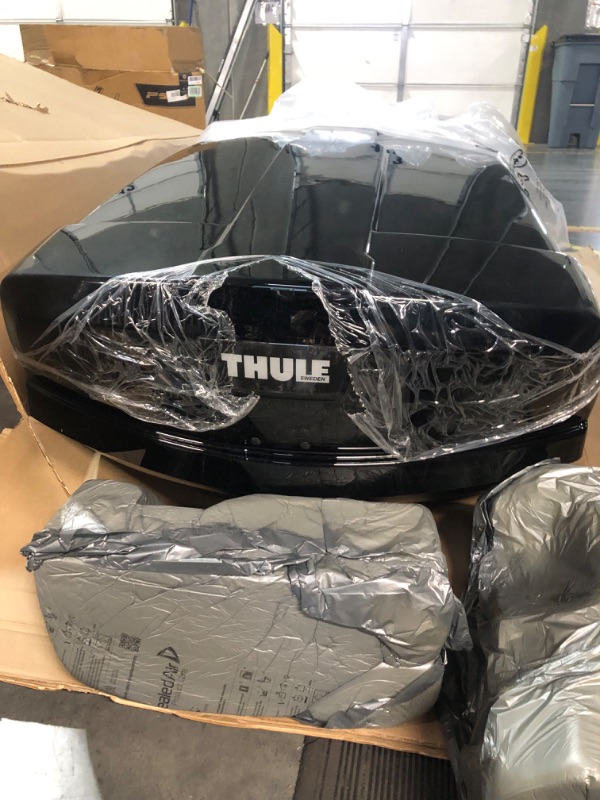 Photo 3 of ***MOUNTING HARDWARE/KIT NOT INCLUDED***
***TRUCK/TRAILER PICK UP REQUIRED***
Thule Motion XT Rooftop Cargo Box 22 Cu Ft.  90.5"L x 37.5"W x 18"H Gloss Black