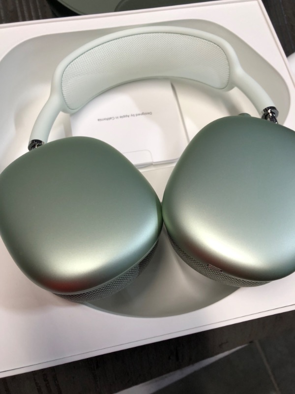 Photo 3 of (READ FULL POST) Apple AirPods Max Wireless Over-Ear Headphones, Active Noise Cancelling, Transparency Mode, Personalized Spatial Audio, Dolby Atmos, Bluetooth Headphones for iPhone – Green