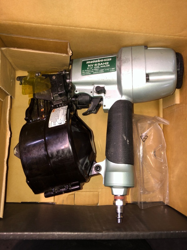 Photo 2 of ***PARTS ONLY*** Metabo HPT NV65AH2 Siding Nailer w/Siding Nails w/ SIDING NAILS