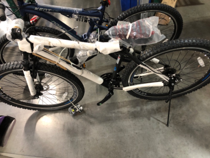 Photo 2 of (MINOR DAMAGE/ SEE NOTES) 
Kent 29 Inch Northstar Aluminum Mountain Bike