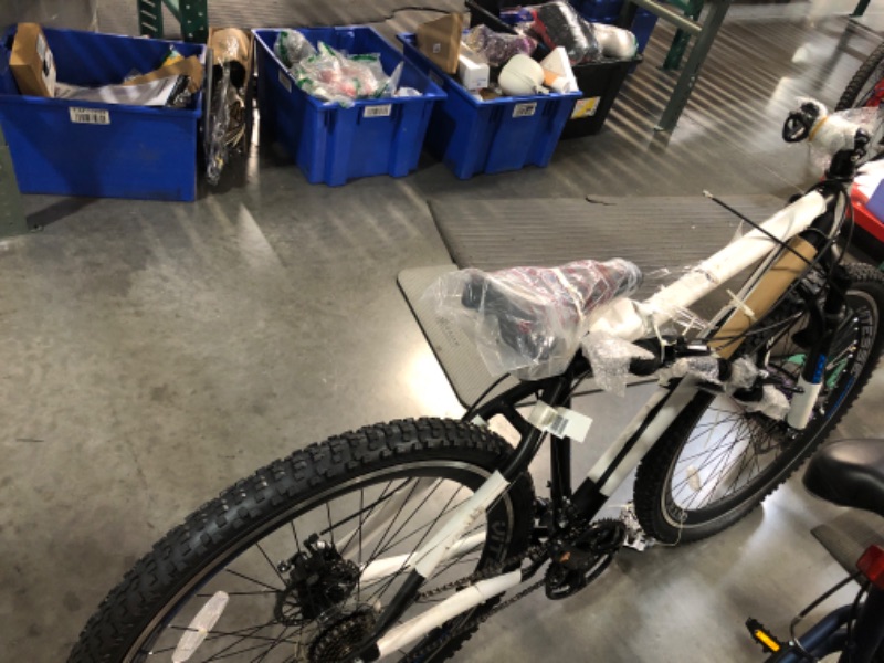 Photo 3 of (MINOR DAMAGE/ SEE NOTES) 
Kent 29 Inch Northstar Aluminum Mountain Bike