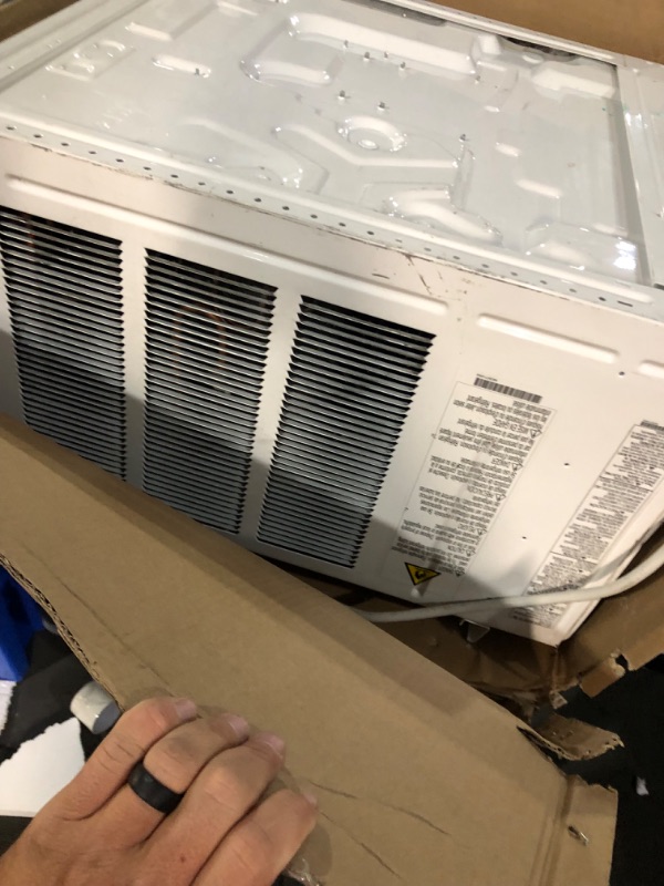 Photo 2 of ***PARTS ONLY. NON REFUNDABLE***
LG LW1424RD, 14000 BTU, White 14,000 Window Air Conditioner, 115V, 700 Sq.Ft. (25' x 28' Room Size), Quiet Operation, Electronic Control with Remote, 3 Cooling & Fan Speeds, Auto Restart