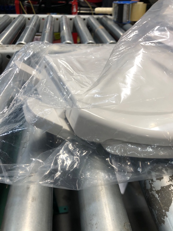 Photo 1 of **HARDWARE MISSING**
American Standard MightyTuff Plastic White Round Soft Close Toilet Seat
