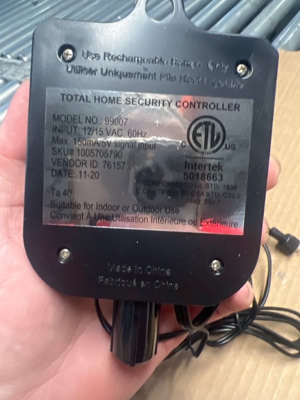 Photo 3 of ***USED - LIKELY MISSING PARTS - UNABLE TO VERIFY FUNCTIONALITY***
Total Home Security Controller for Low Voltage Landscape Lighting Systems